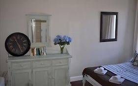 Edina Place -Lovely Central One Bedroom Apartment